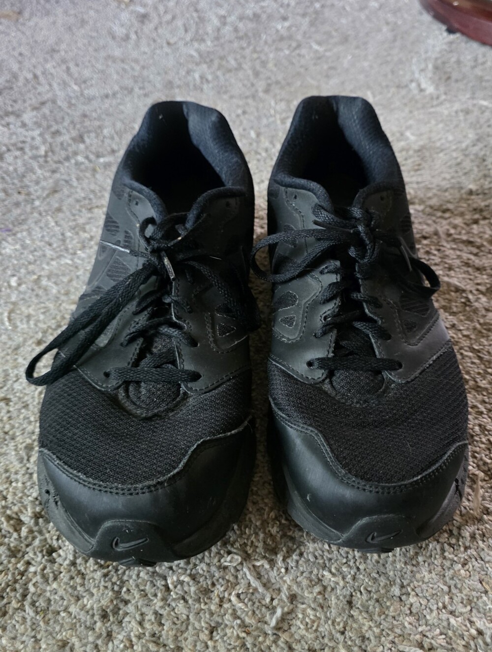 Nike Men’s Black Low-Top Performance Sneakers Size 10